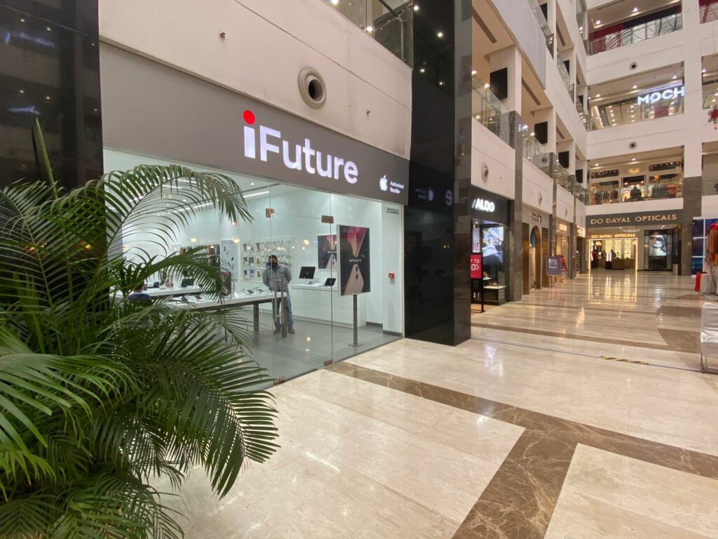 ifuture Apple store Gurugram -Inside product display 